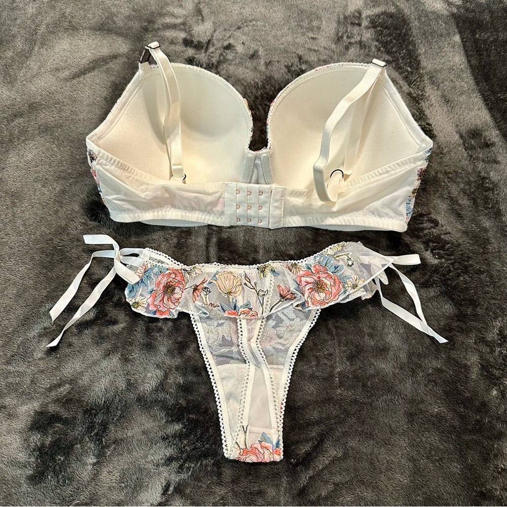 Victoria's Secret Floral Lace Set - Picture 3 of 5
